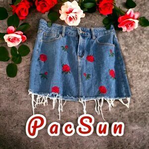 PacSun l Denim Jean Skirt l Rose accent l Distressed l 27 l 5 pocket style l EUC